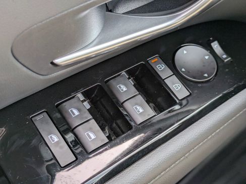 New 2025 Hyundai Tucson Limited image 24