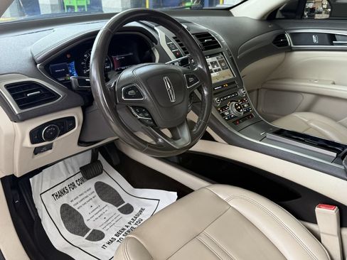 Used 2017 Lincoln MKZ Premiere FWD image 9