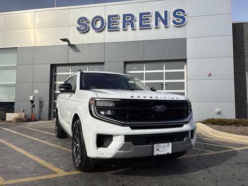 Used 2025 Ford Expedition Platinum image 1