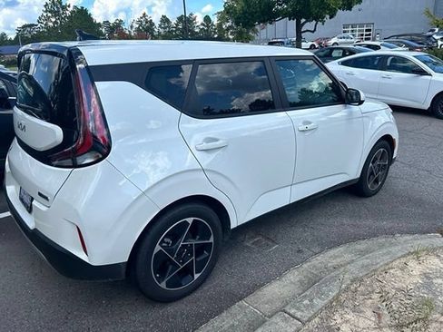 Used 2025 Kia Soul EX FWD image 3