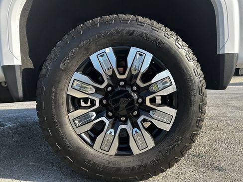 Used 2022 GMC Sierra 2500 Denali AWD/4WD image 3