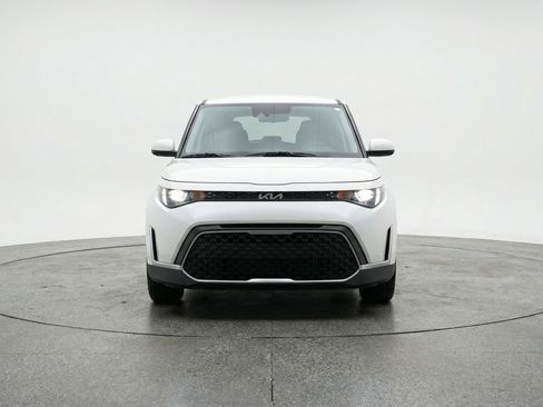 Used 2025 Kia Soul LX w/ LX Technology Package image 2