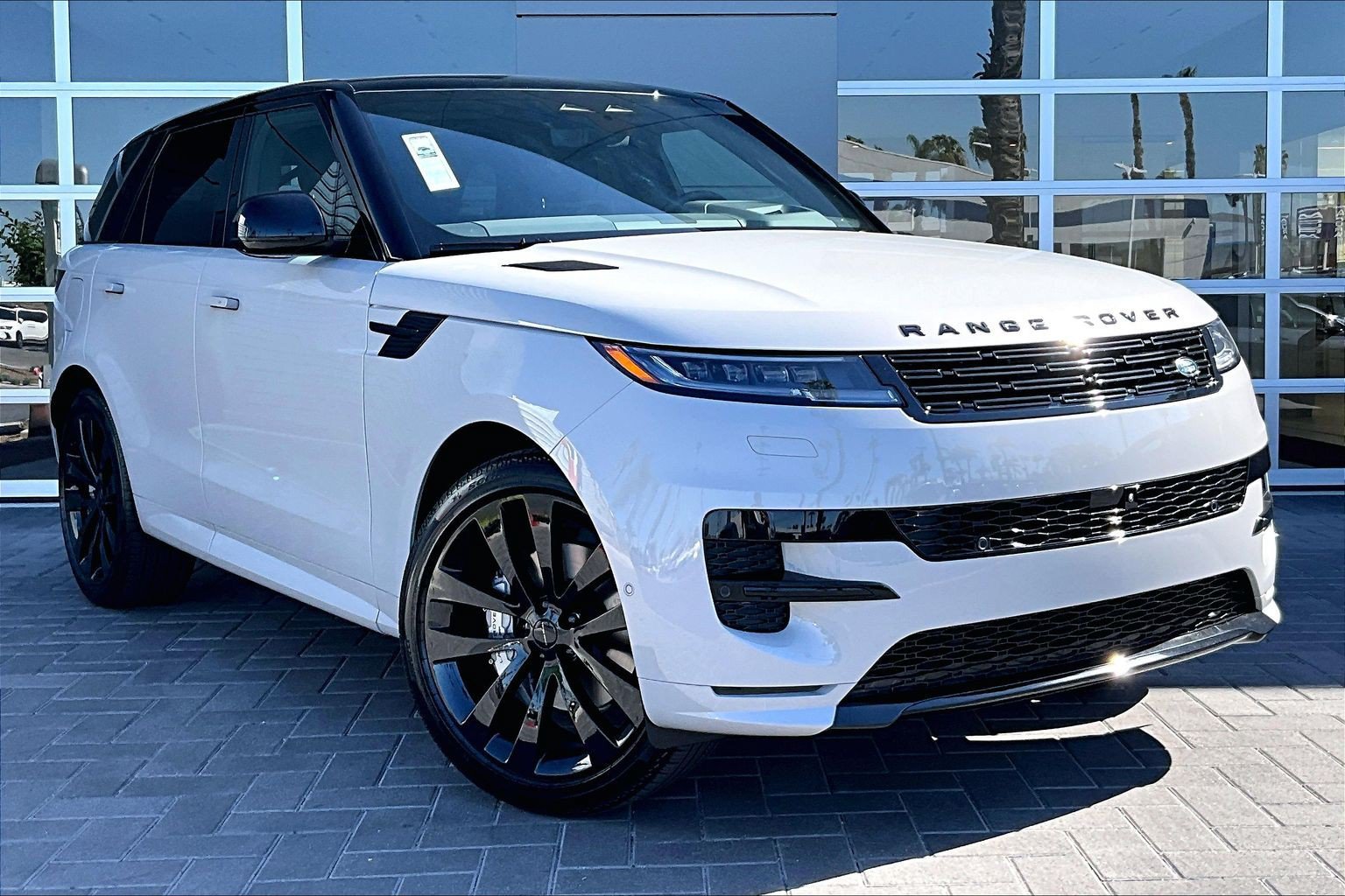 New 2027 Land Rover Range Rover Sport Dynamic SE AWD/4WD image 2