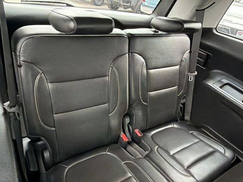 Used 2021 GMC Acadia SLT w/ Preferred Package image 20