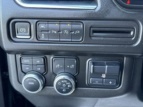 Used 2022 GMC Yukon XL SLE image 22