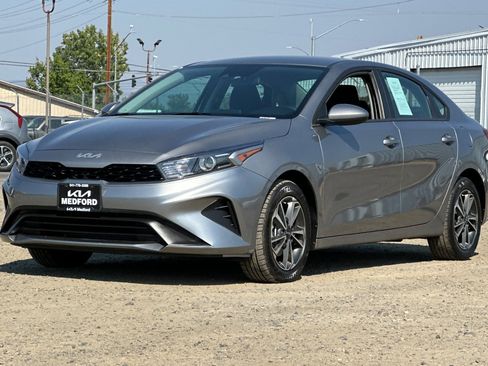 Used 2024 Kia Forte LXS FWD image 9