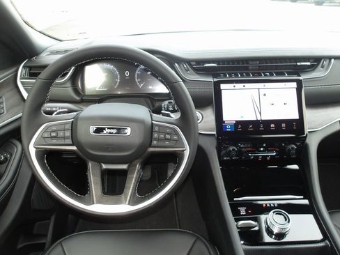 New 2025 Jeep Grand Cherokee Limited image 11