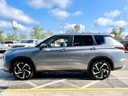 Used 2024 Mitsubishi Outlander SE image 9