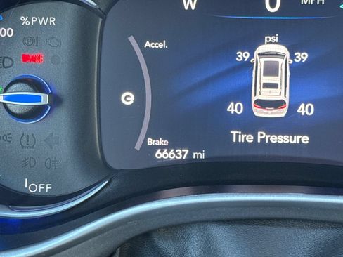 Used 2024 Chrysler Pacifica Limited FWD image 31