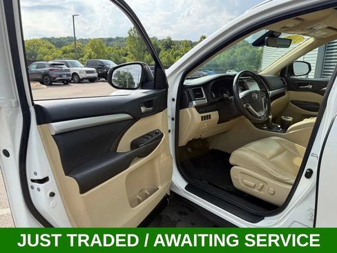 Used 2017 Toyota Highlander XLE w/ Carpet Mat Package AWD/4WD image 25