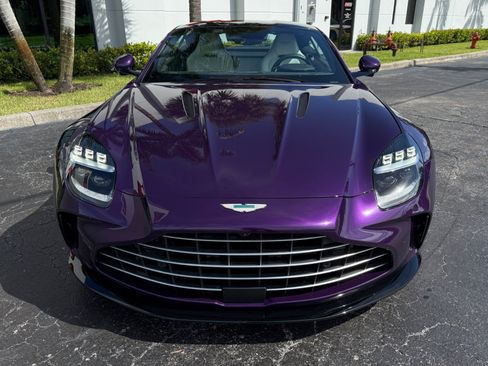 Used 2025 Aston Martin V8 Vantage Coupe RWD image 12