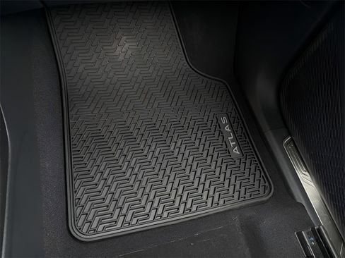 Used 2024 Volkswagen Atlas Peak Edition SE image 20