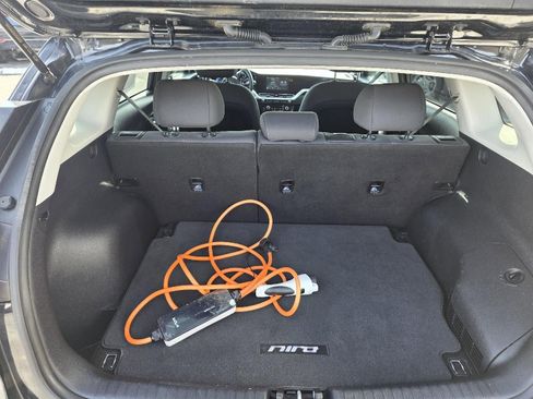 Certified 2022 Kia Niro LXS image 9