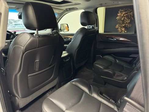Used 2017 Cadillac Escalade Premium Luxury image 41