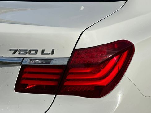 Used 2013 BMW 750Li image 32