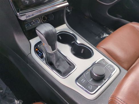 Used 2020 Jeep Grand Cherokee Summit image 32