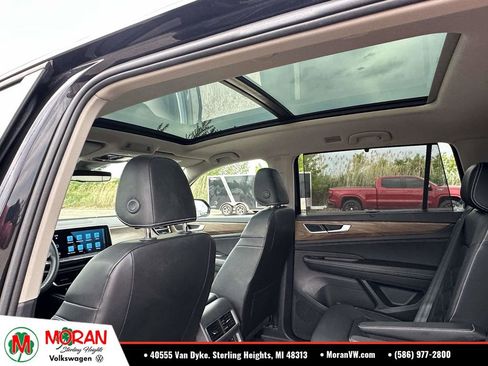Used 2024 Volkswagen Atlas SE AWD/4WD image 16