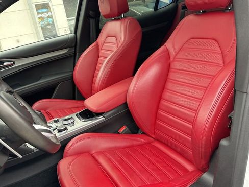 Used 2024 Alfa Romeo Stelvio Veloce image 10