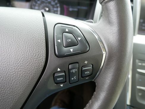 Used 2013 Lincoln MKS AWD image 21