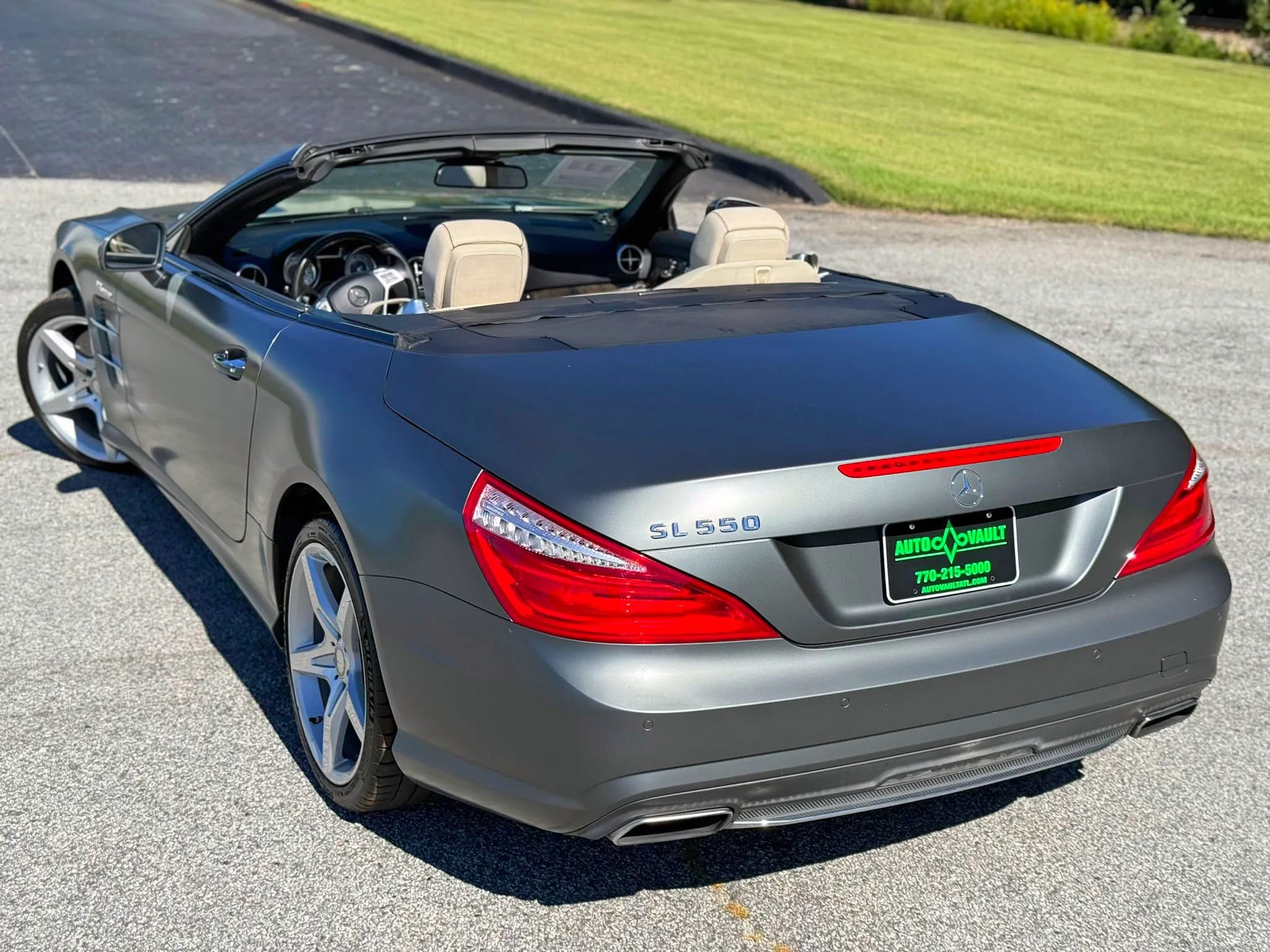 Used 2014 Mercedes-Benz SL 550 w/ Sport Wheel Package image 10