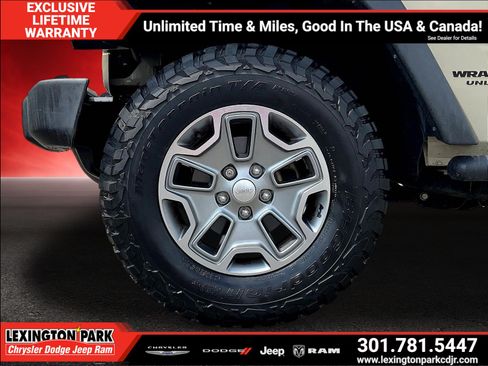Used 2017 Jeep Wrangler Unlimited Rubicon w/ Dual Top Group AWD/4WD image 32