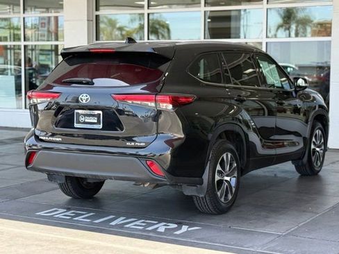 Certified 2022 Toyota Highlander XLE image 16