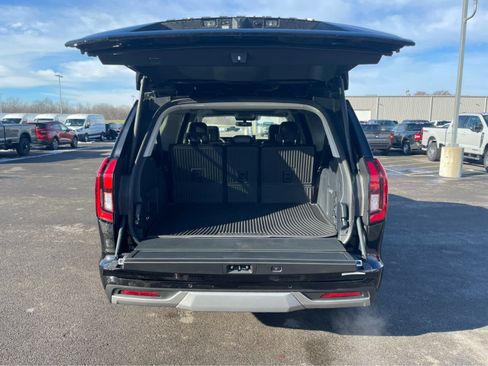 New 2025 Ford Expedition Max Platinum w/ Driver's Package image 11