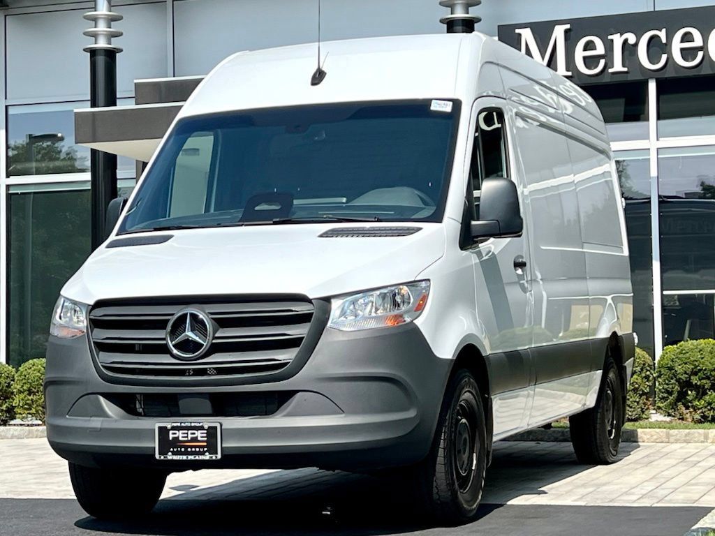 Used 2025 Mercedes-Benz Sprinter 2500 image 3