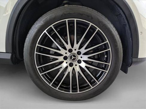 Used 2024 Mercedes-Benz GLC 300 4MATIC image 21