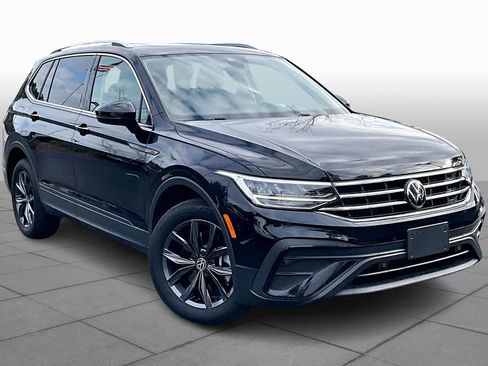 Used 2023 Volkswagen Tiguan SE image 2