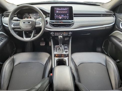 Used 2025 Jeep Compass Latitude w/ Sun & Sound Group AWD/4WD image 11