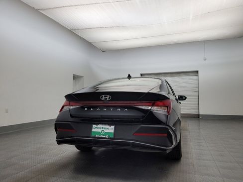 Used 2025 Hyundai Elantra SE image 7
