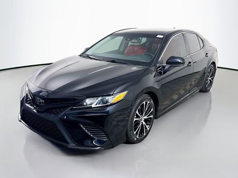 Used 2019 Toyota Camry SE image 4