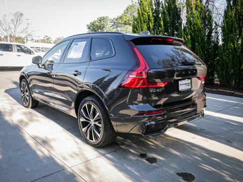 Used 2025 Volvo XC60 B5 Plus image 8