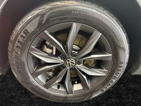 Certified 2022 Volkswagen Tiguan SE w/ Panoramic Sunroof Package image 10