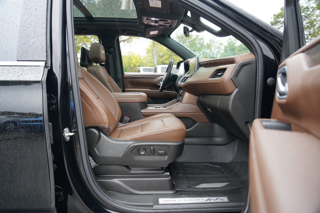 Used 2021 Chevrolet Suburban High Country w/ Premium Package AWD/4WD image 22