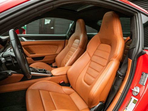 Certified 2025 Porsche 911 Carrera image 5