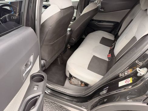 Used 2019 Toyota C-HR XLE FWD image 13