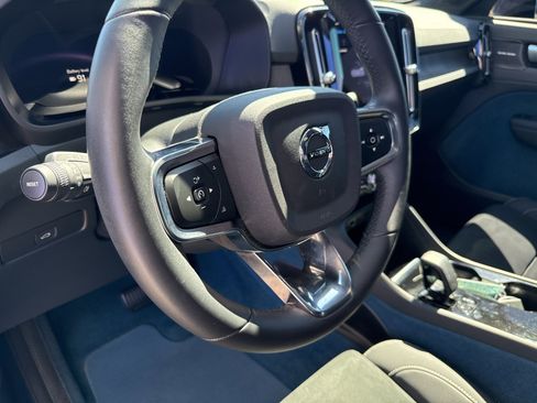 Used 2023 Volvo C40 P8 Recharge Ultimate image 22