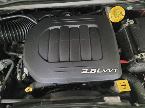 Used 2018 Dodge Grand Caravan SE FWD image 30