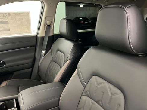 New 2026 Nissan Pathfinder Platinum image 16