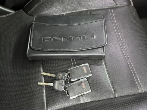 Used 2018 GMC Sierra 2500 Denali w/ Duramax Plus Package AWD/4WD image 23