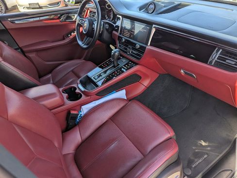 Used 2024 Porsche Macan Premium image 14