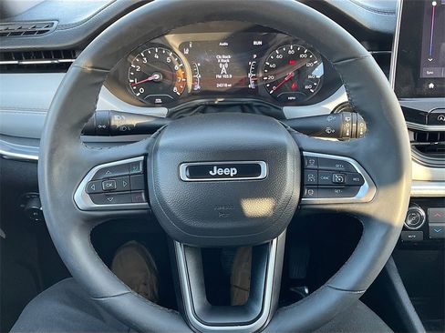 Used 2023 Jeep Compass Limited image 11