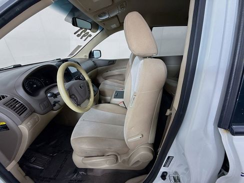 Used 2014 Kia Sedona LX FWD image 24