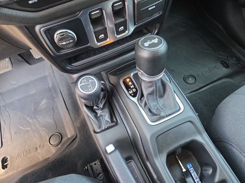 Used 2024 Jeep Wrangler Sport AWD/4WD image 25