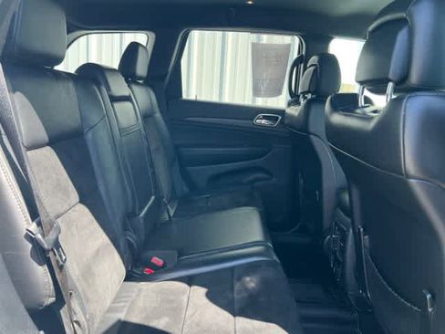 Used 2017 Jeep Grand Cherokee Altitude image 16