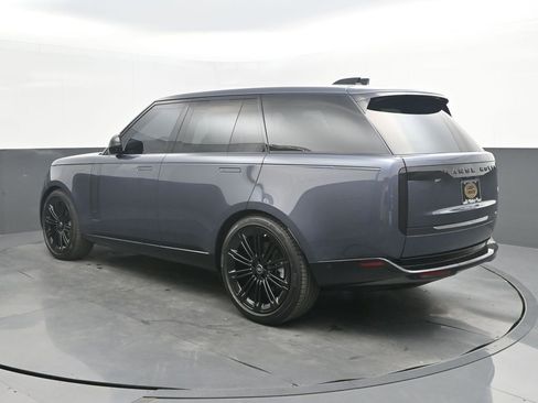 Used 2025 Land Rover Range Rover SE AWD/4WD image 3