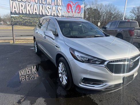 Used 2020 Buick Enclave Essence w/ Sound and Sites Package image 5