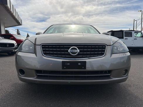 Used 2005 Nissan Altima 3.5 SE image 12